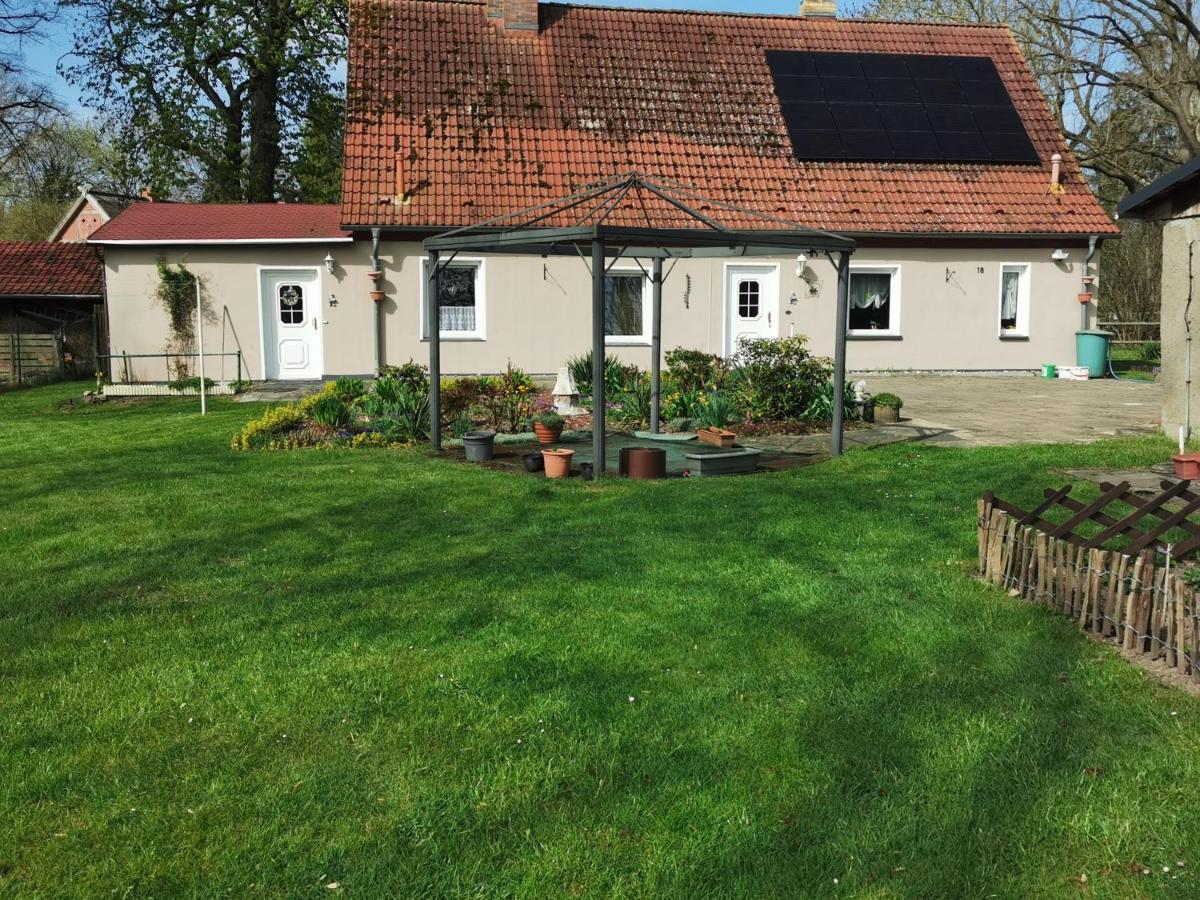 Ferienwohnung Am Stadtrand Garz Ruegen エクステリア 写真