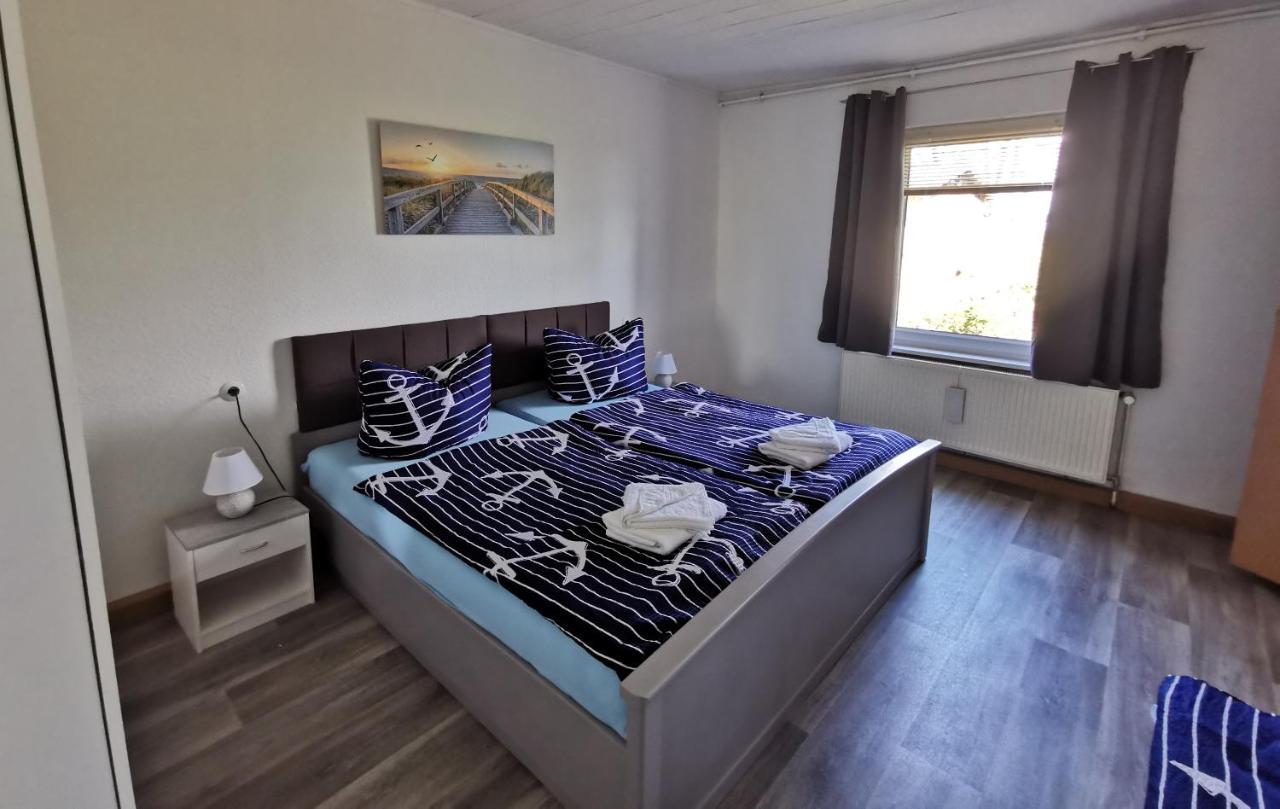 Ferienwohnung Am Stadtrand Garz Ruegen エクステリア 写真